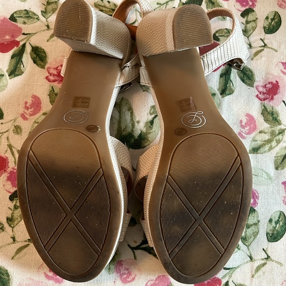 Chinese Laundry light beige high-heeled shoes - Picture 5 of 6